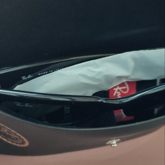 Ray-Ban Sunglasses - Picture 4 of 6